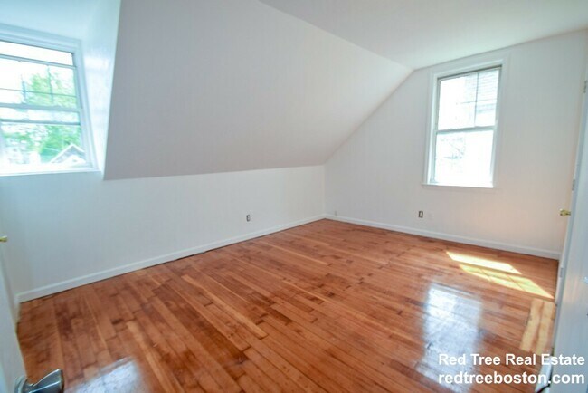 32 Cedar St