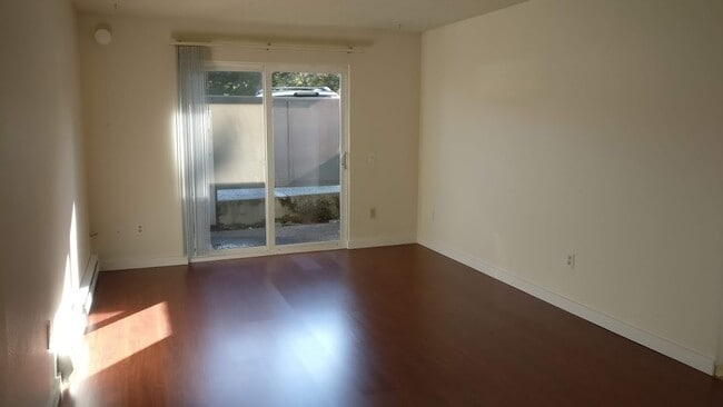 Photo - "Beautiful Remodeled 3 bed 1 bath in downt... Unit 11