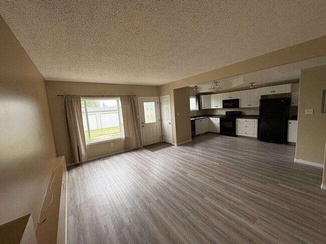 Photo - 5010 57 St