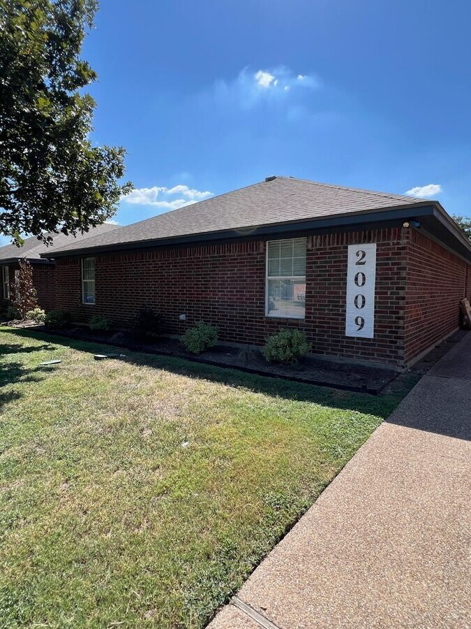 4 Bed/2 Bath - 4 Bed/2 Bath