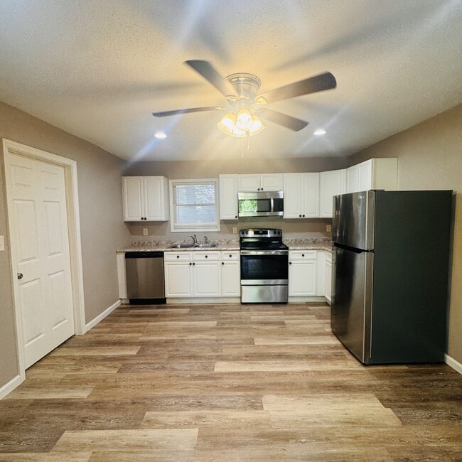 Photo - 2614 Smith St Unidad Rear (122.001.002)