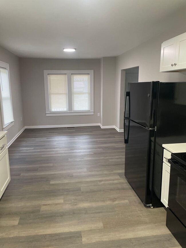 Photo - 816 Efird St