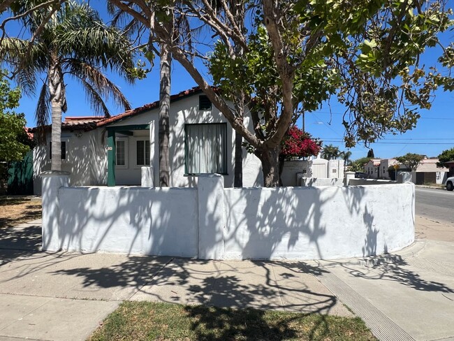 Building Photo - Midtown Ventura Charming 4+2 bedroom home!