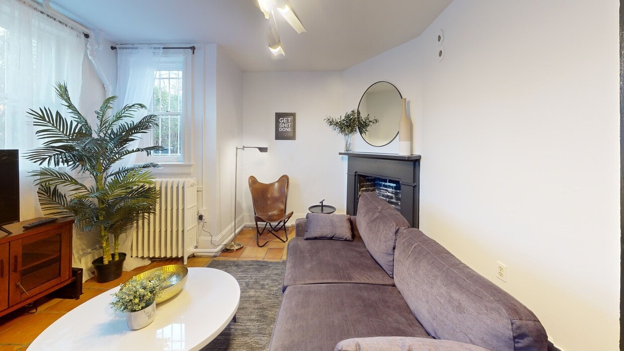 Photo - Private bedroom in 4 bed/1.5 bath Home