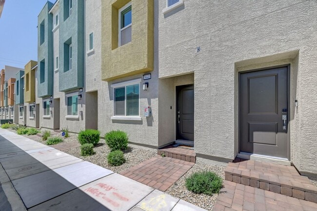 Photo - Cozy 3 story Townhome!