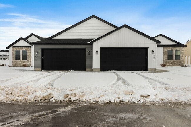 Photo - SUGAR CITY TWIN HOME 3 BED 2 FULL BATH - FENCED YARD WITH EX-LARGE 2 STALL GARAGE