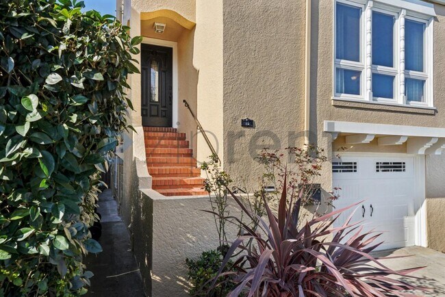 Photo - 16 Dunsmuir St