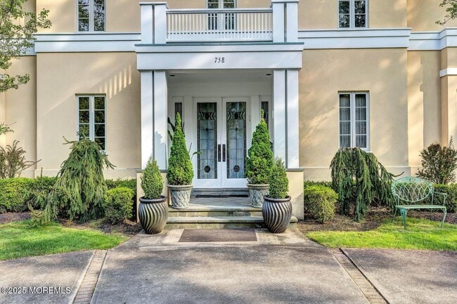 Photo - 758 Roseld Ave