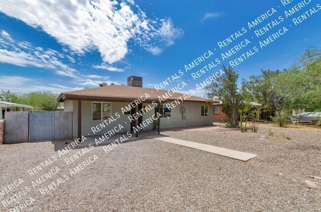 Building Photo - 1420 N Winstel Blvd