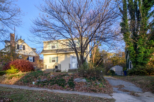 Building Photo - 5911 Brackenridge Ave