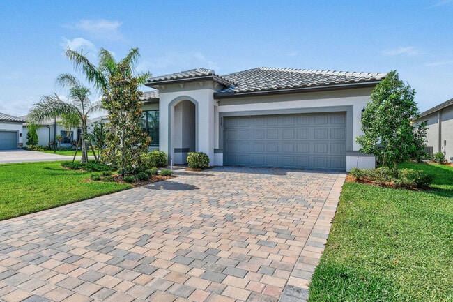 Photo - 758 SE Courances Dr