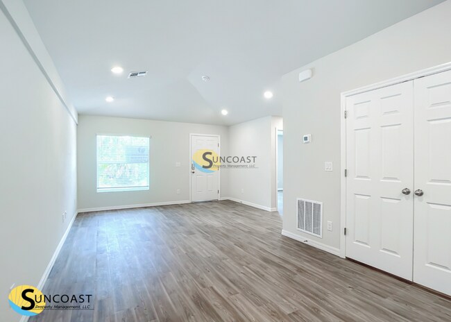 Photo - 109 E Harvard St