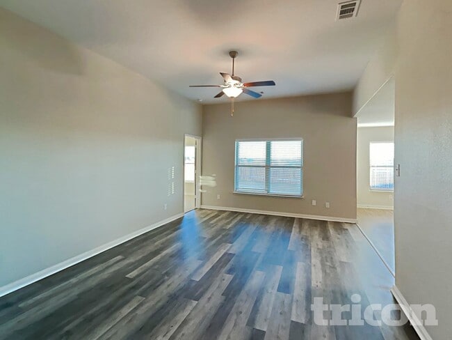 Photo - 114 Hamilton Way