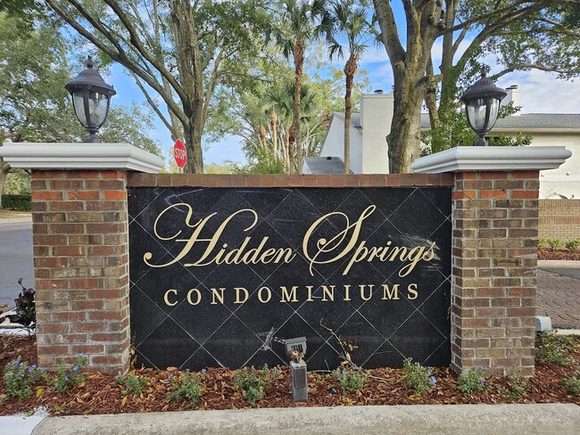 Photo - 682 Youngstown Pky Unidad 328