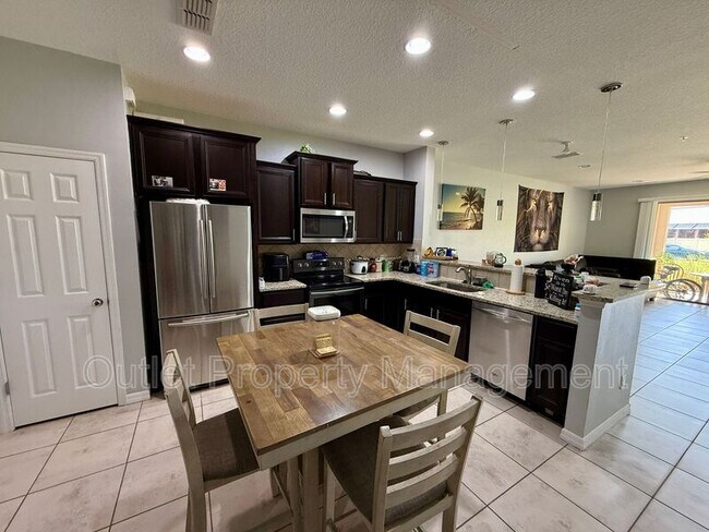 Photo - 726 Artisan St