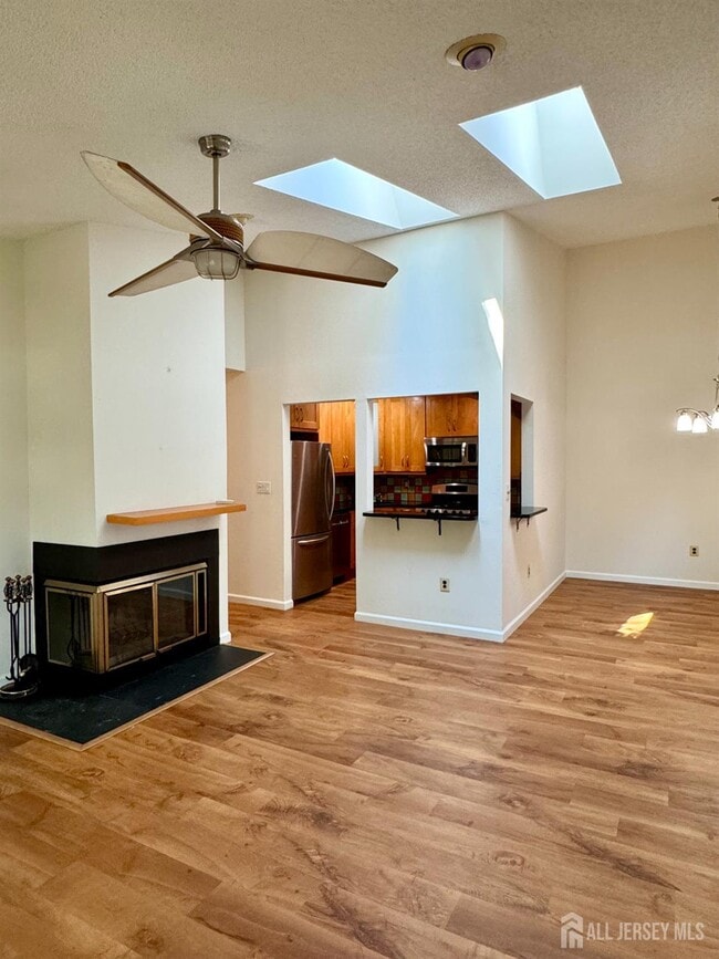 Photo - 21 Crabapple Ln