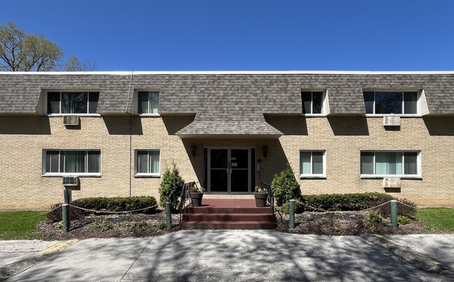 Building Photo - Ridge Manor Rental