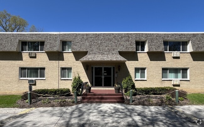 Building Photo - Ridge Manor Rental
