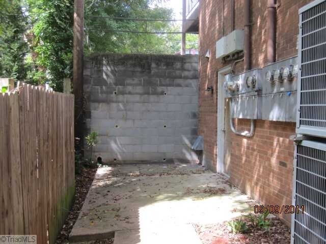 Photo - 133 N Spring St