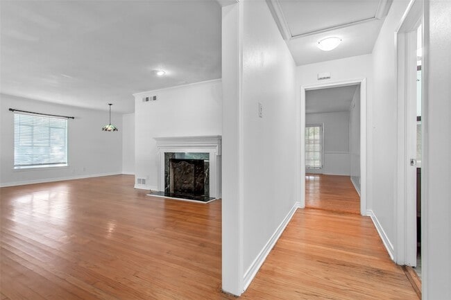 Photo - 6915 Inverness Ln