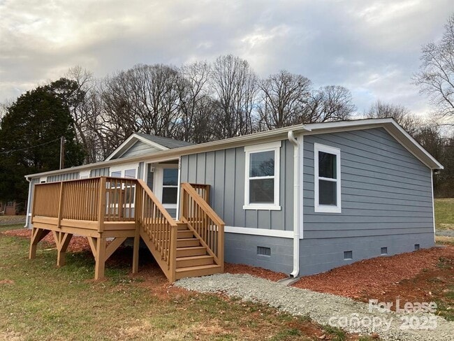 Building Photo - 1030 McKay Rd