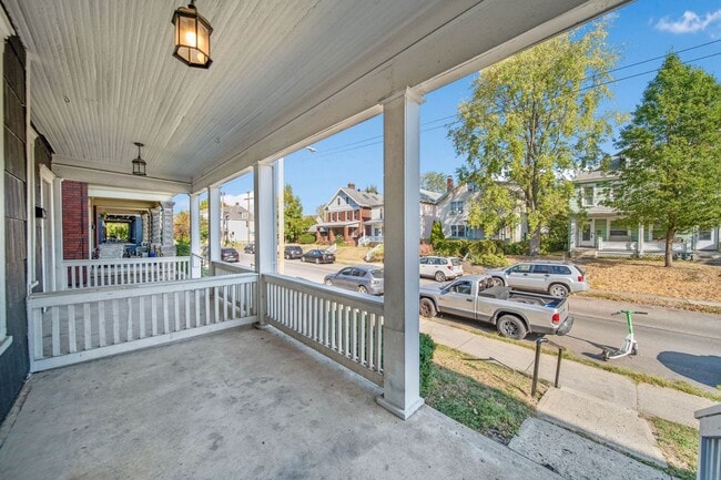 Photo - Prime Location 4BR house just off High St!