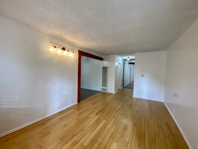 Building Photo - 20 20th Ave Unit A