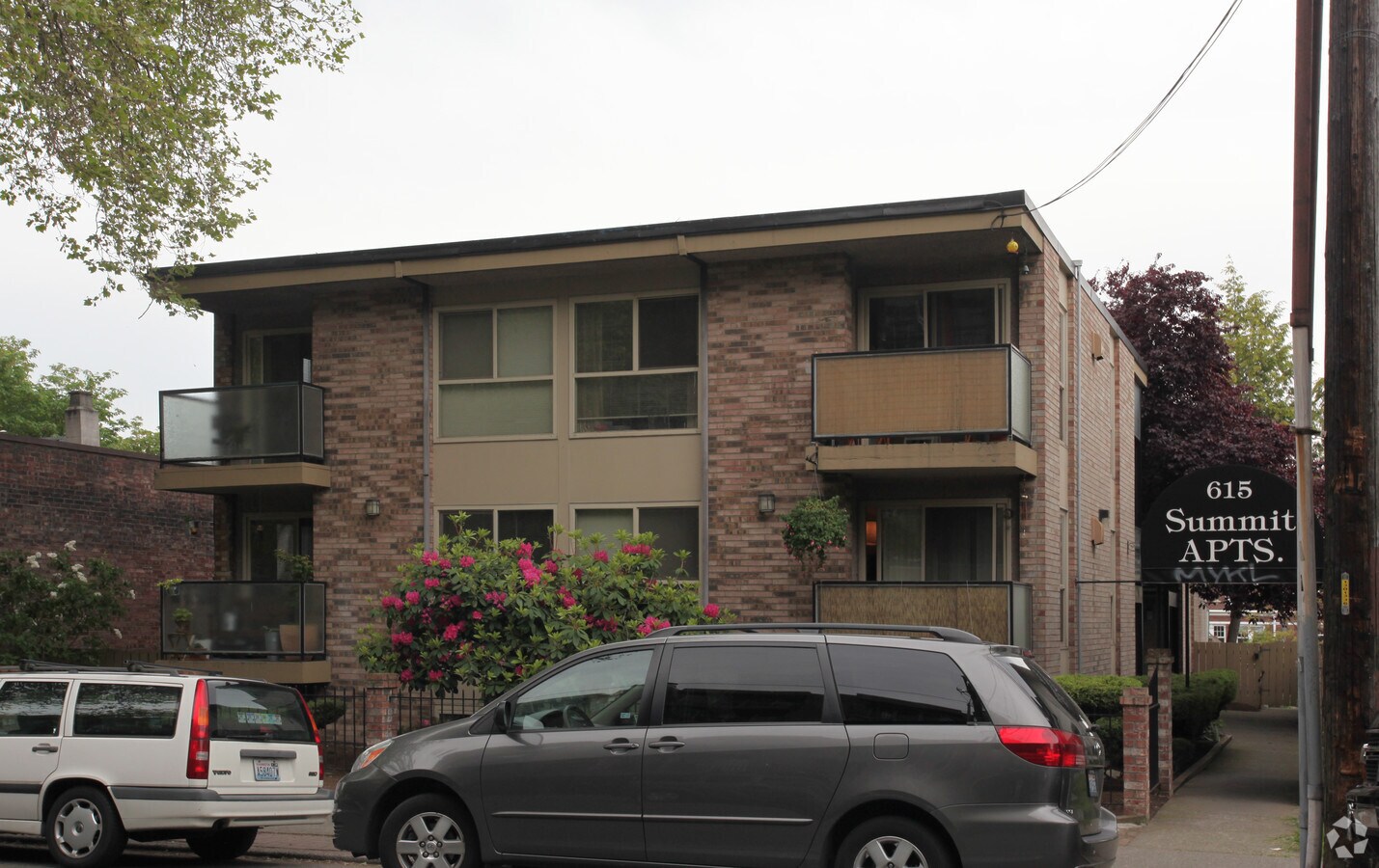 Photo - 615 Summit Apartments