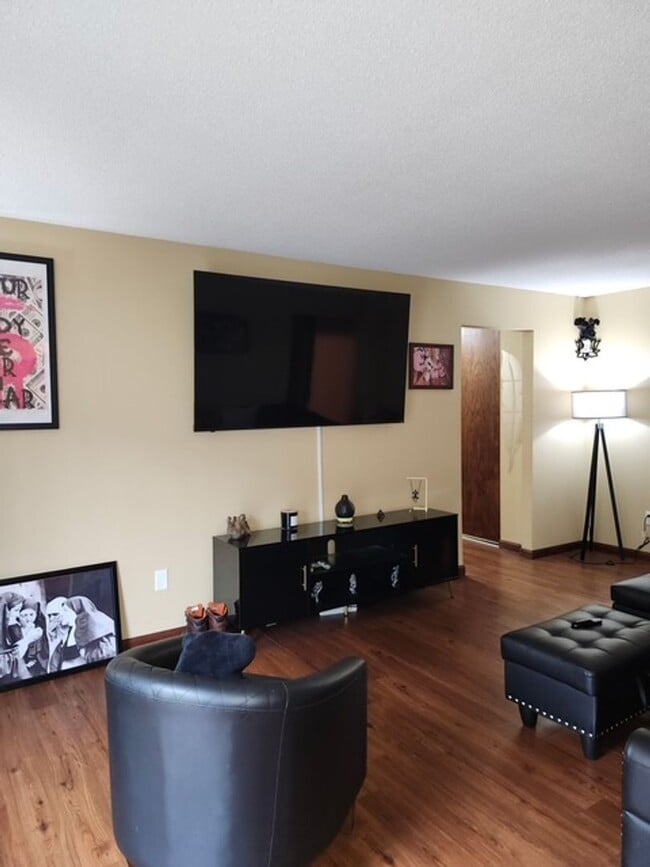 Photo - Spacious 2 bedroom in Hopkins Unit 936-4