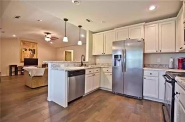 Photo - Beautiful 3 Bedroom / 2 Bathroom Home - ASK ABOUT OUR CASHLESS SECURITY DEPOSIT OPTION