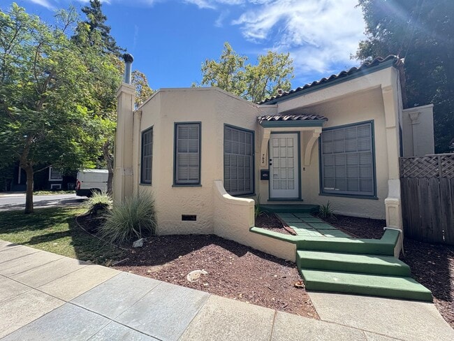 Building Photo - Charming 2 Bed / 2 Bath Cottage in Palo Alto Rental