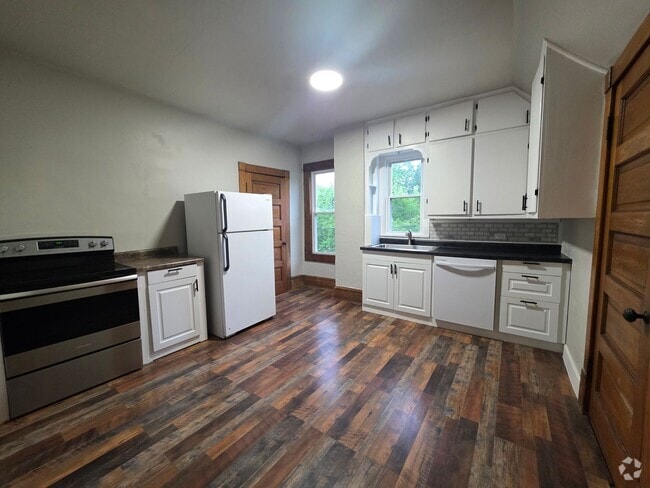 Building Photo - 750 Baker St Unit Upper Rental