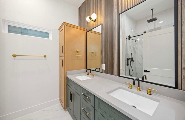 Photo - 8011 Cora St