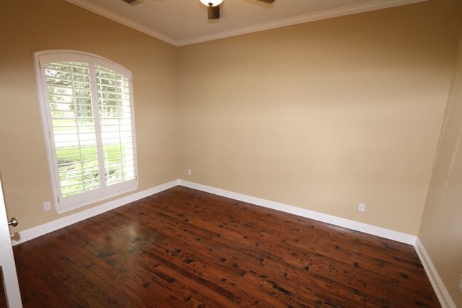 Photo - 7102 Spring Run Ln