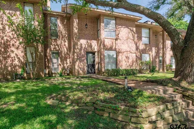 Photo - 5825 Hollytree Dr