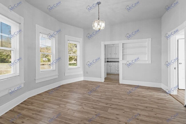 Photo - 419 N Grand Ave