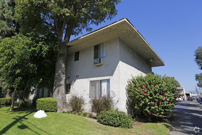 Photo - Courtyard Apartments