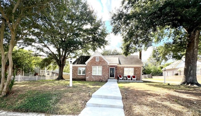 Photo - 802 S Day St