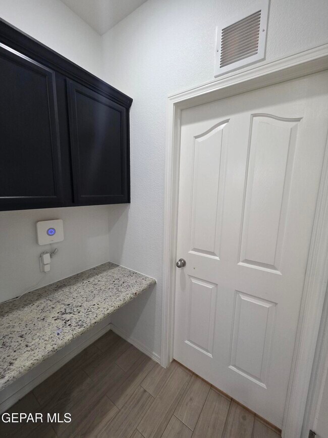 Photo - 7517 Red Cedar Dr