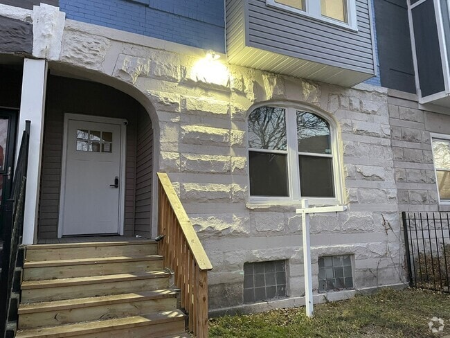 Building Photo - ?? Spacious 3BR + Den | 3-Level Home with ...