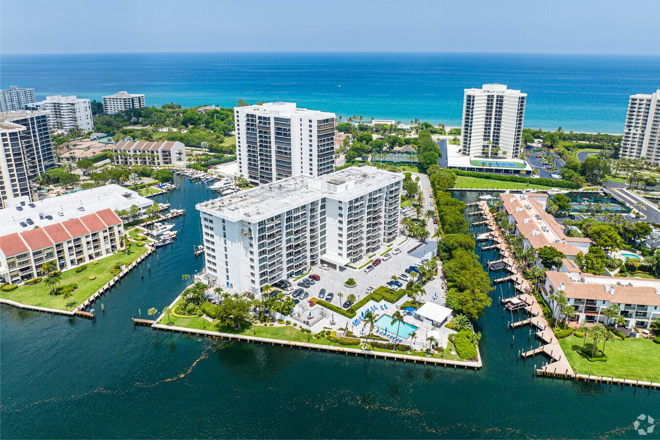 Alterno - Aberdeen Arms Condominium