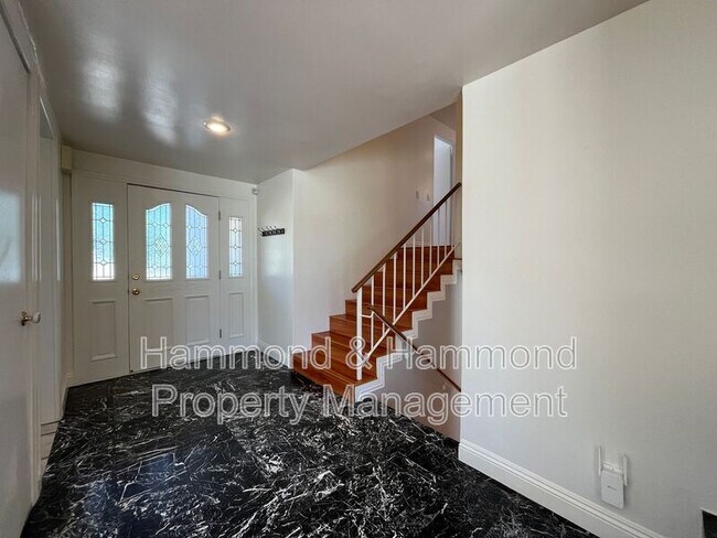 Photo - 4527 Stark Ave