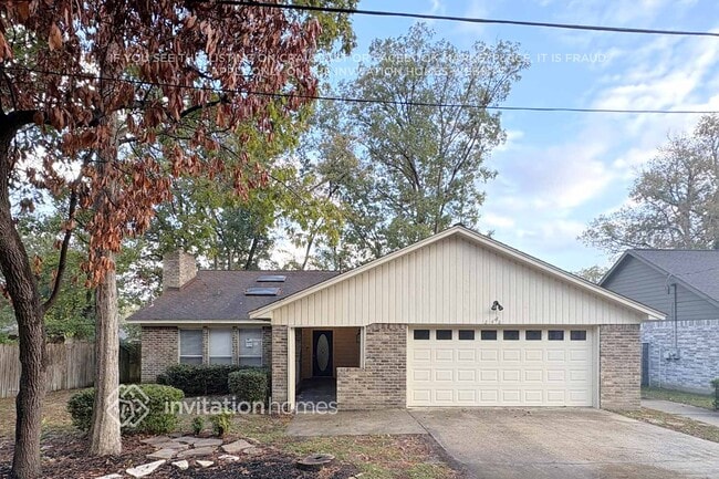 Building Photo - 240 Point Clear Dr