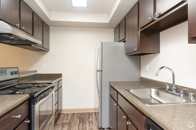 HIDDEN CREEK VILLAGE APTS