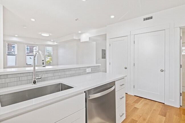 Photo - 406 Columbia St Unit 6