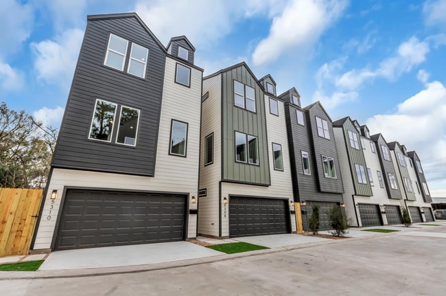 Photo - Sleek & Modern 3/2 in Garden Oaks