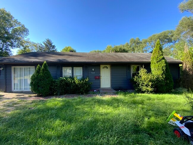 Building Photo - 908 Shasta Dr