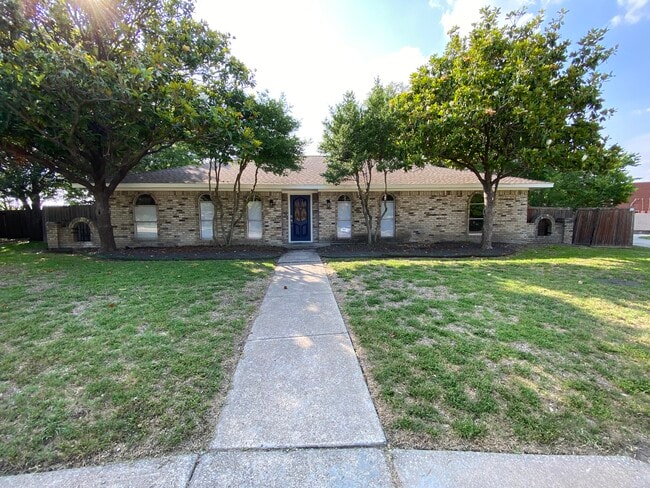 Building Photo - 2917 Las Palmas Ln
