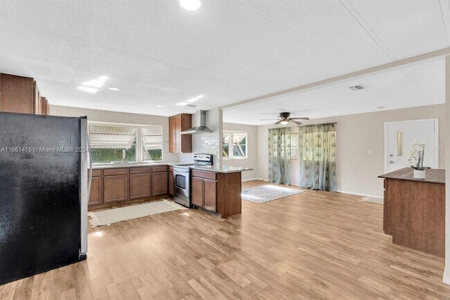 Photo - 11932 Coral Pl