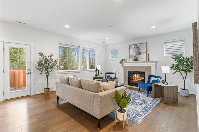 Photo - Modern Built Home in Great Neighborhood - 4 bed with den + 2.5 bath, remodeled Kitchen